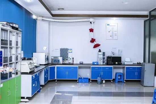 회전 가능한 44*195mm 4G LTE 안테나, RP-SMA 남성 직선 연결기로 작동 온도 -20°C ~ +60°C